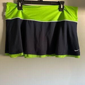 Nike Navy and Neon Green Athletic tennis running Skort size XL embroidered logo